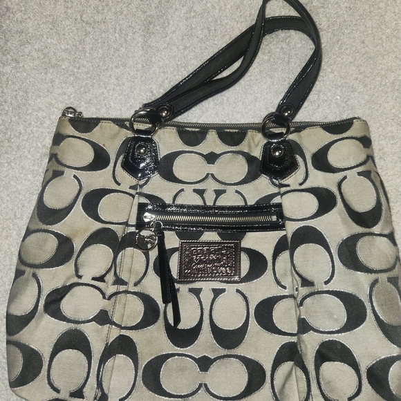 Coach Poppy Tote - Picture 1 of 9